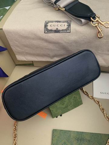 Gucci matelasse 702229 23.5x19x8cm ww (1)