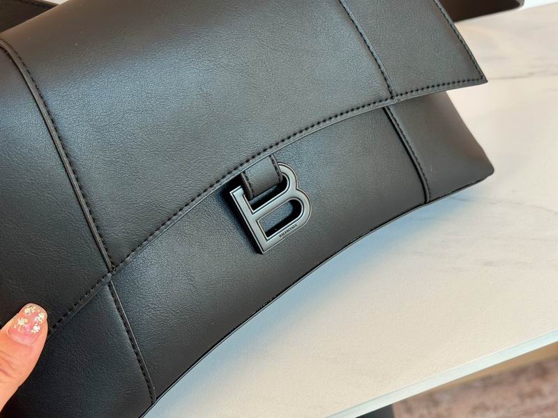 Balenciaga down 28x16cm CN (1)