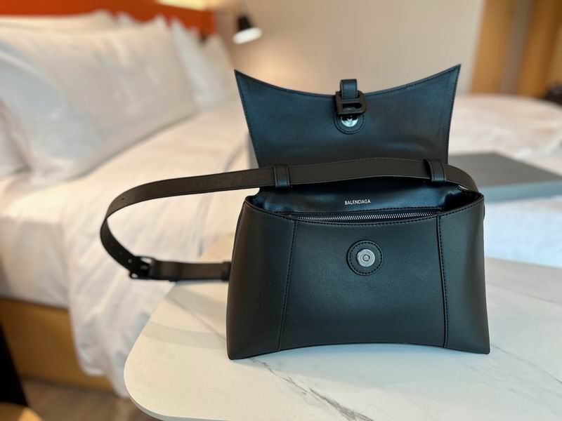 Balenciaga down 28x16cm CN (1)