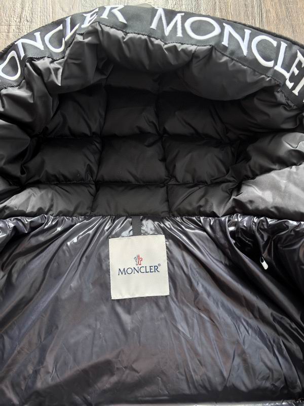 Moncler sz1-5 24cr102 (1)