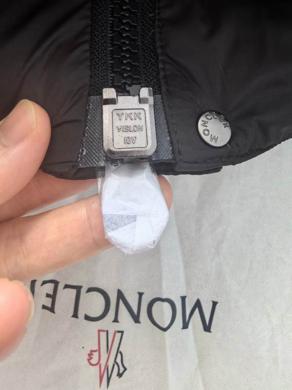 Moncler sz1-5 24cr114 (1)