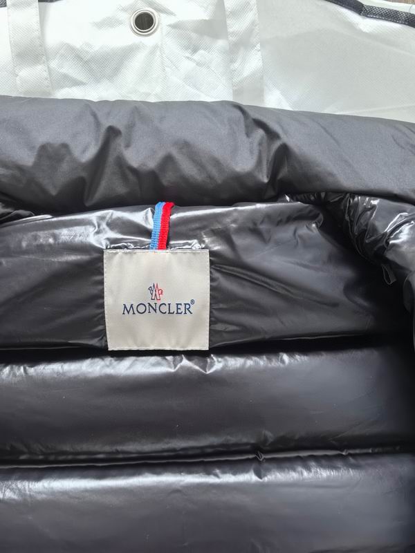 Moncler sz1-5 24cr114 (1)