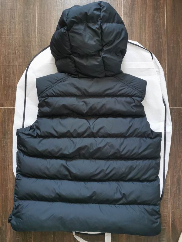 Moncler sz1-5 24cr115 (1)