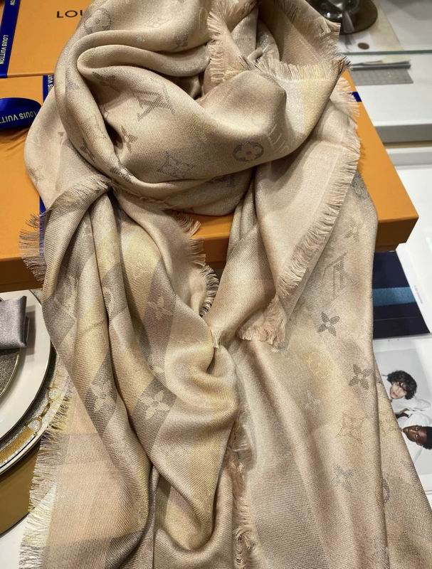 LV Scarf E45 (10)