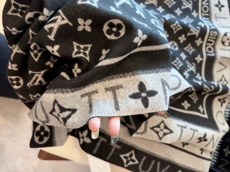 LV scarf 196X65cm E11 (26)