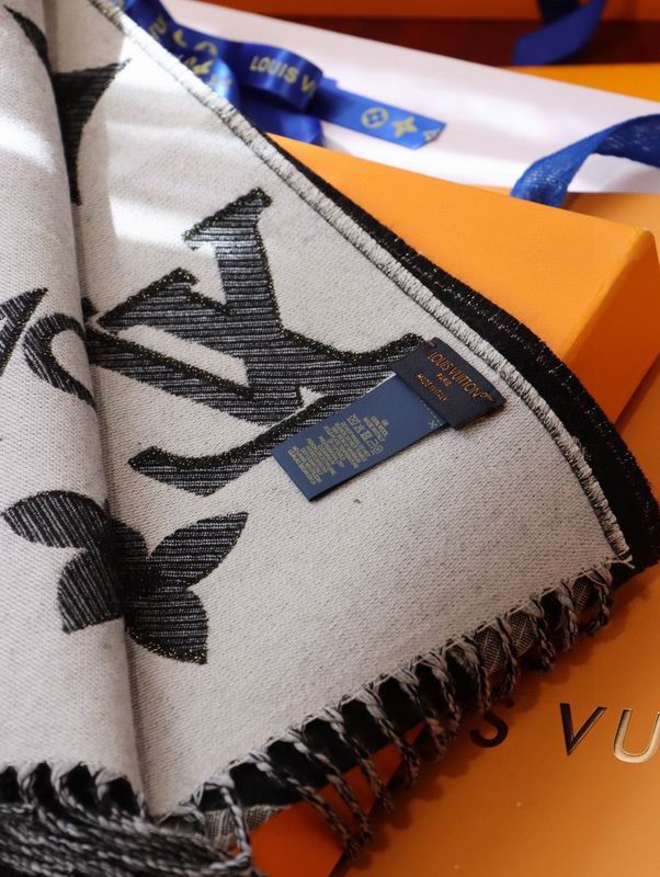 LV scarf 32X180cm E (1)