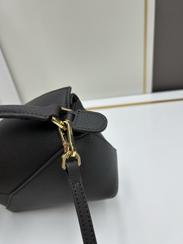 Loewe 062208 18x8x12 5cm jj1_1