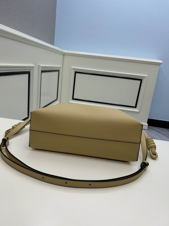 Loewe S062 30x24.5x10.5cm ww (1)