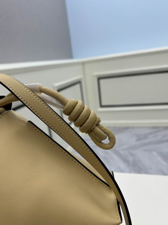 Loewe S062 30x24.5x10.5cm ww (1)