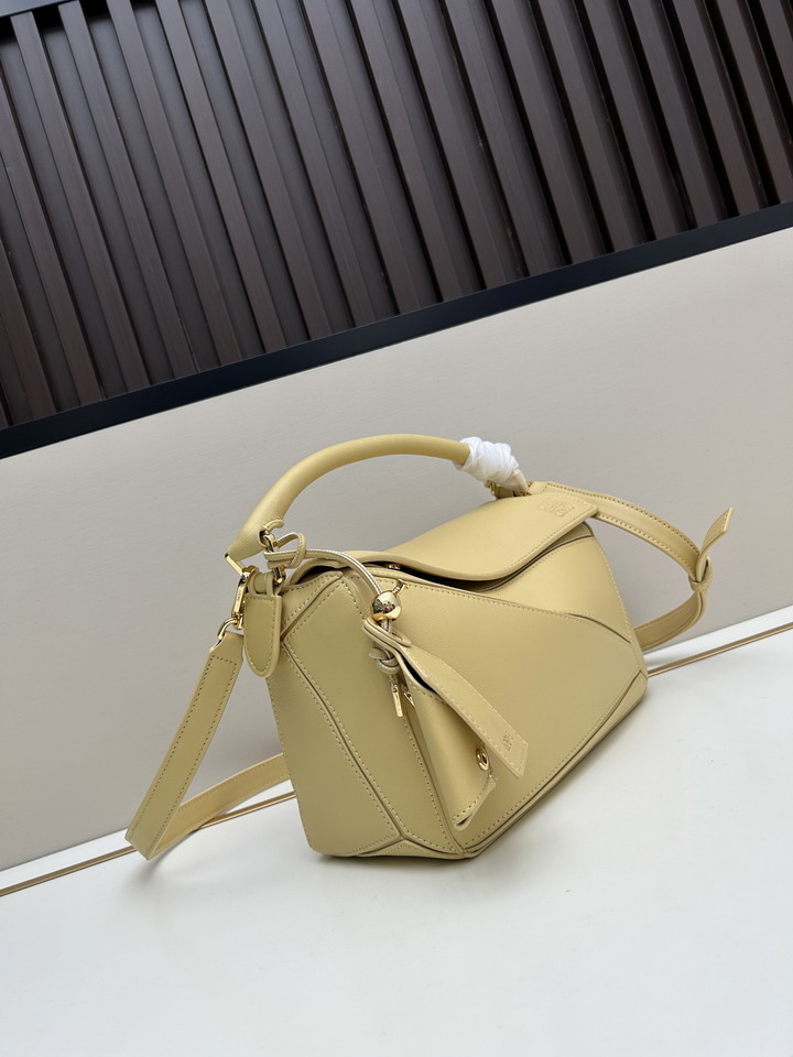 Loewe S25050527 24x16 5x10 5cm jj2_1
