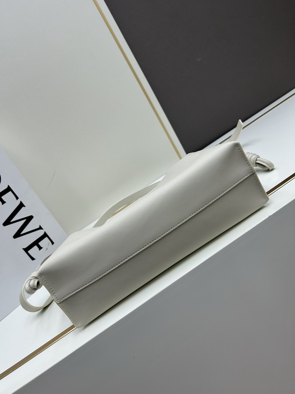Loewe S062 30x24 5x10 5cm jj1_1