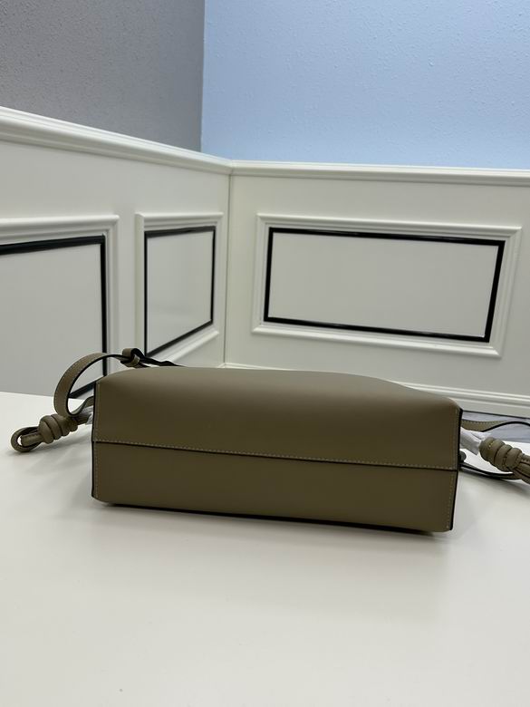 Loewe S062 30x24.5x10.5cm ww (1)