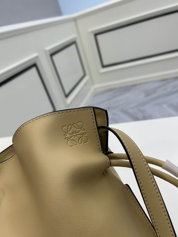 Loewe S062 30x24.5x10.5cm ww (1)