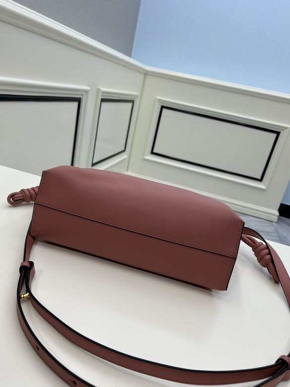 Loewe S062 30x24.5x10.5cm ww (1)