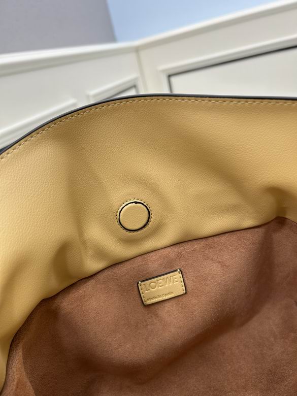 Loewe S062 30x24.5x10.5cm ww (1)