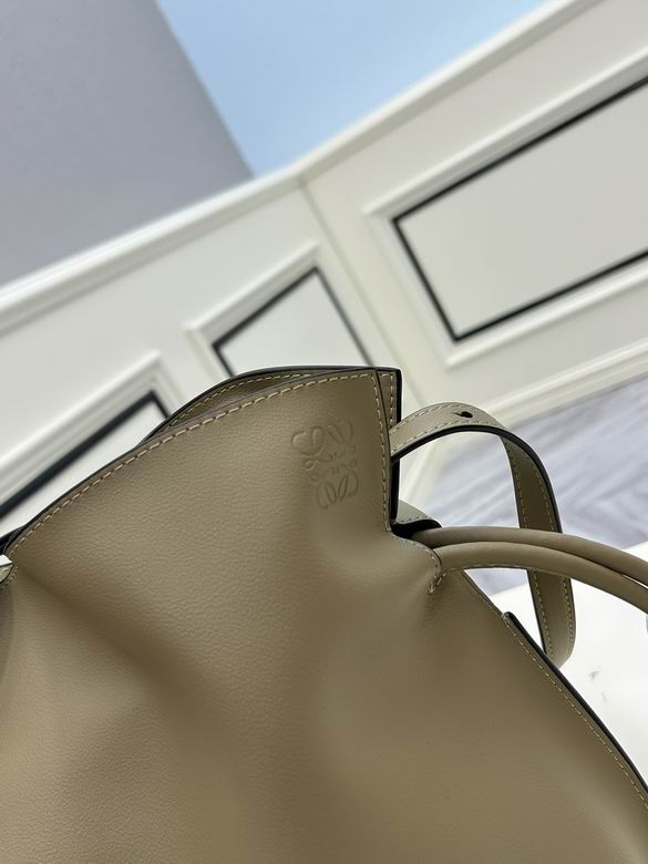 Loewe S062 30x24.5x10.5cm ww (1)