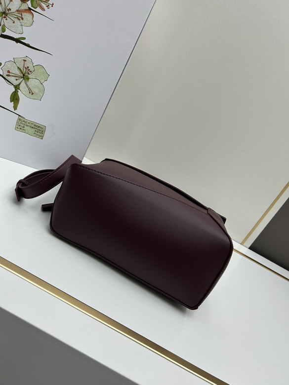 Loewe 062206 24x10 5x16cm jj_1