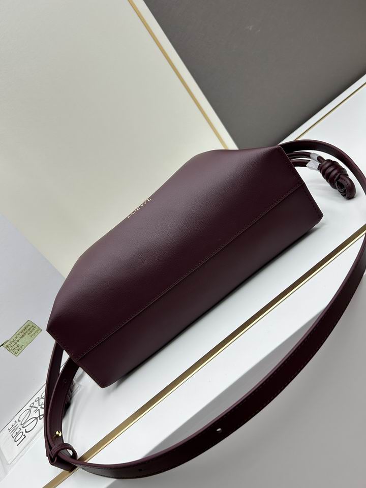 Loewe S062 30x24.5x10.5cm jj_1