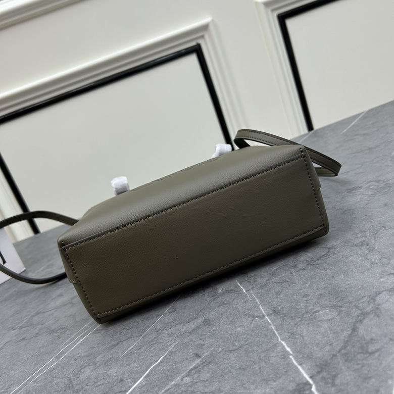 Loewe S652152 22x9x19.5cm ww (1)