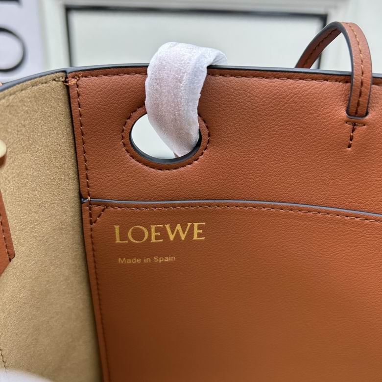 Loewe S652152 22x9x19.5cm ww (1)