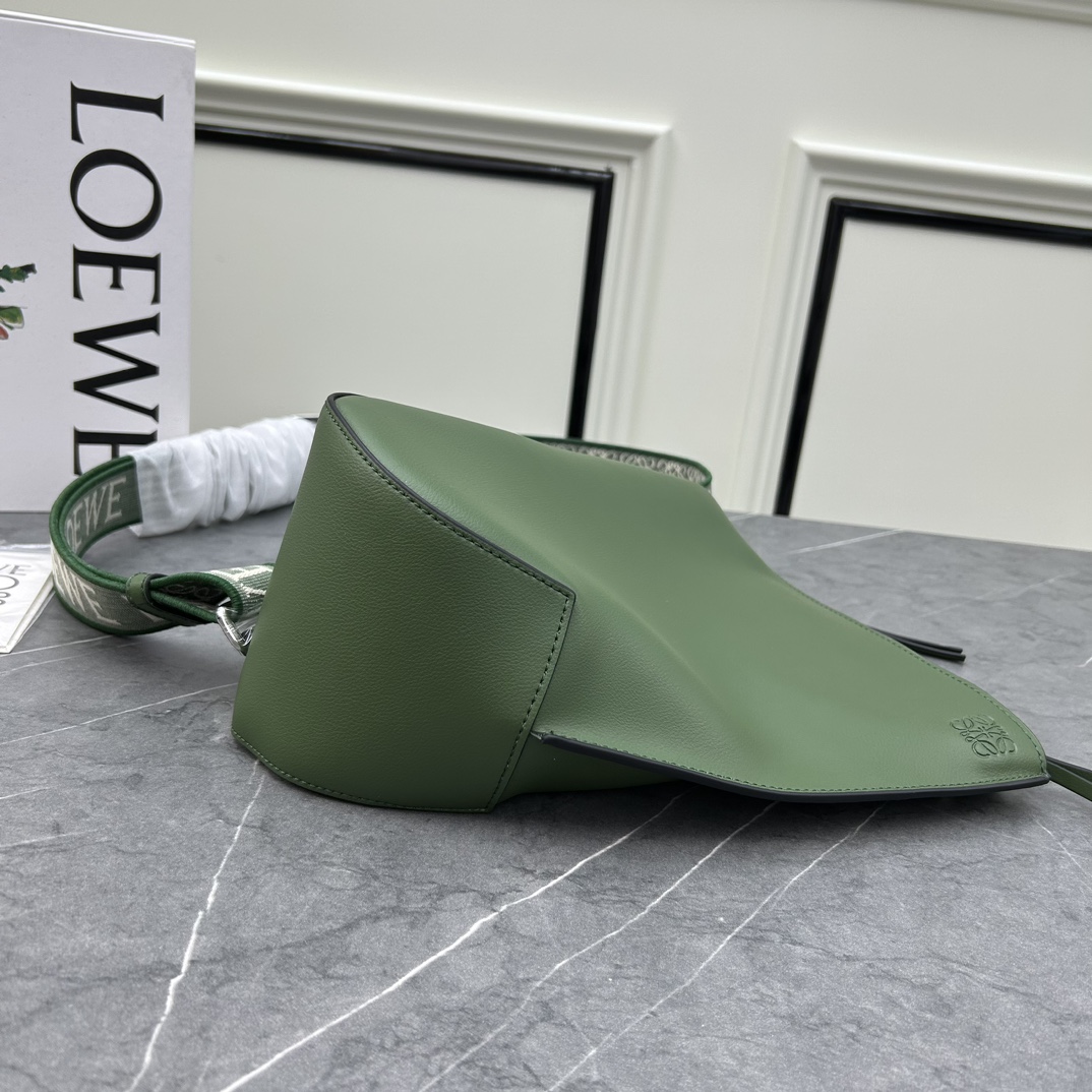 Loewe S327 34x17.5x13cm ww (1)