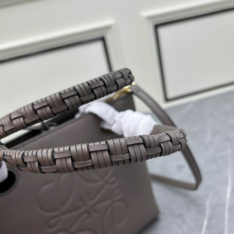 Loewe S652152 22x9x19.5cm ww (1)
