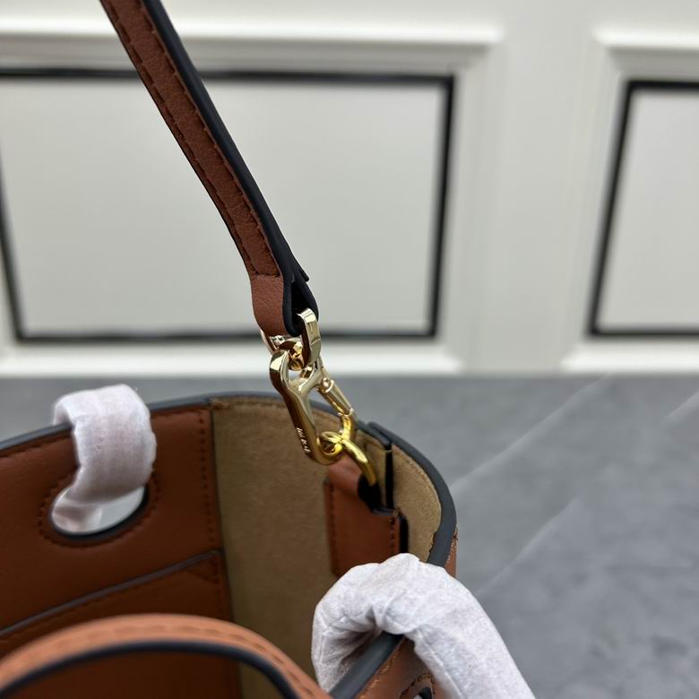 Loewe S652152 22x9x19.5cm ww (1)