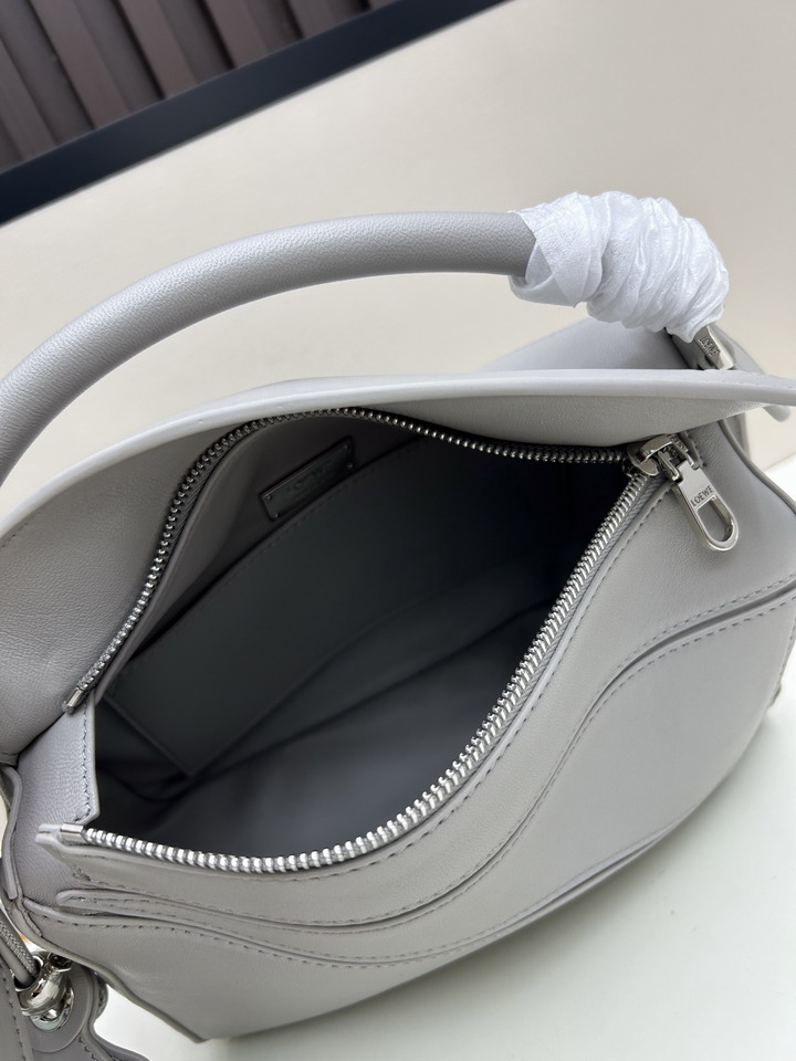Loewe S250505 24x16 5x10 5cm jj_1