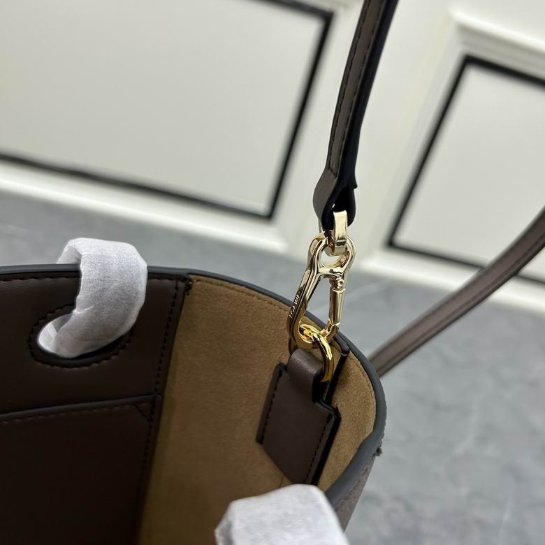 Loewe S652152 22x9x19.5cm ww (1)