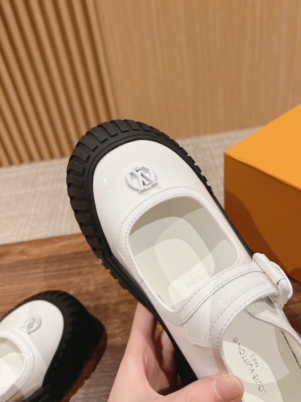 LV 0027