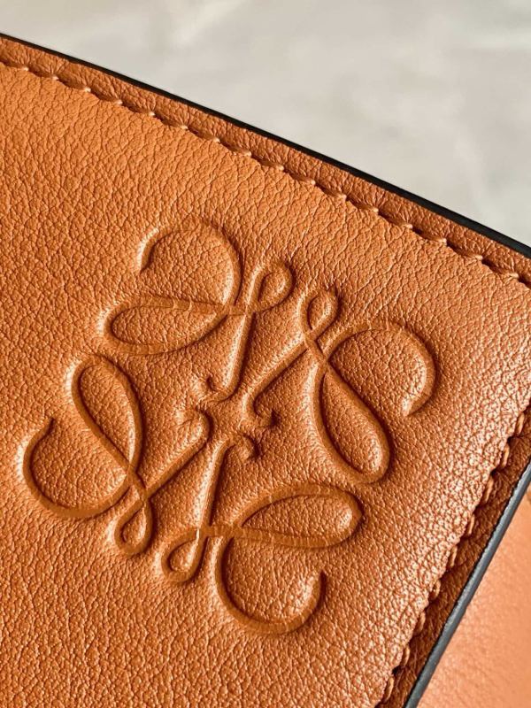 LOEWE 0748