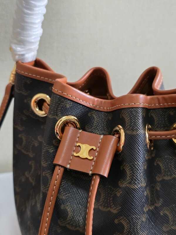 CELINE0452