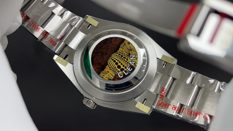 Watch0766