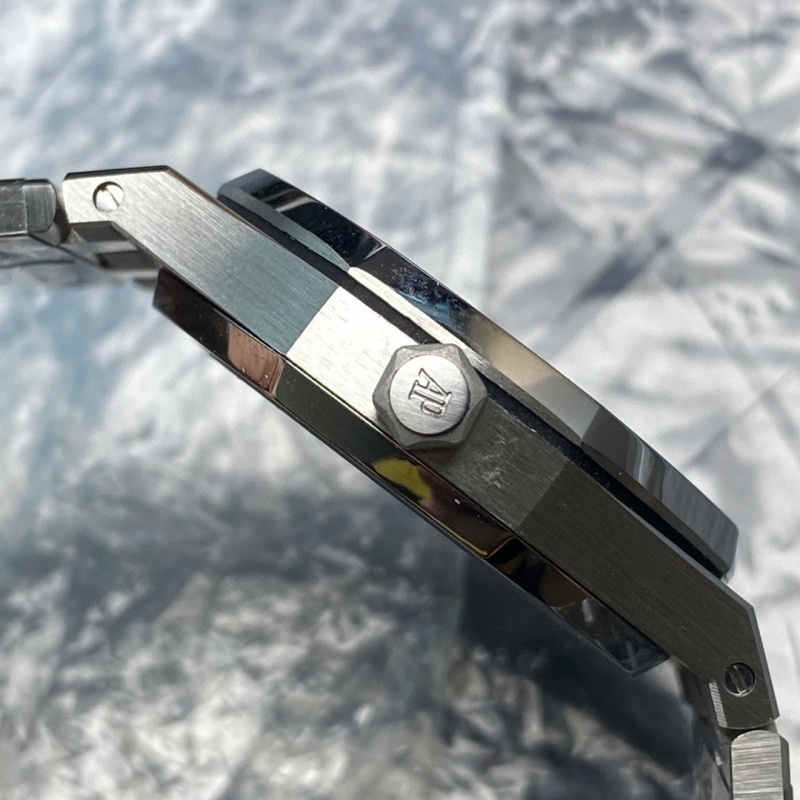 Watch0132