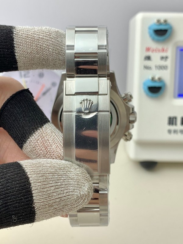 Watch0596