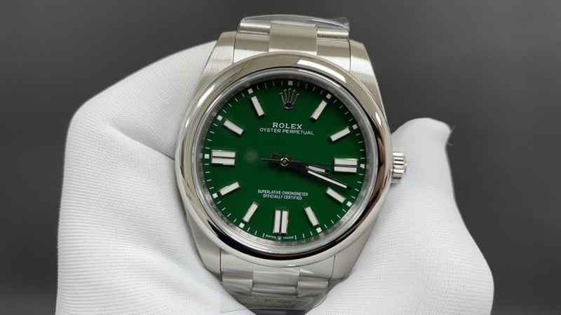 Watch0766