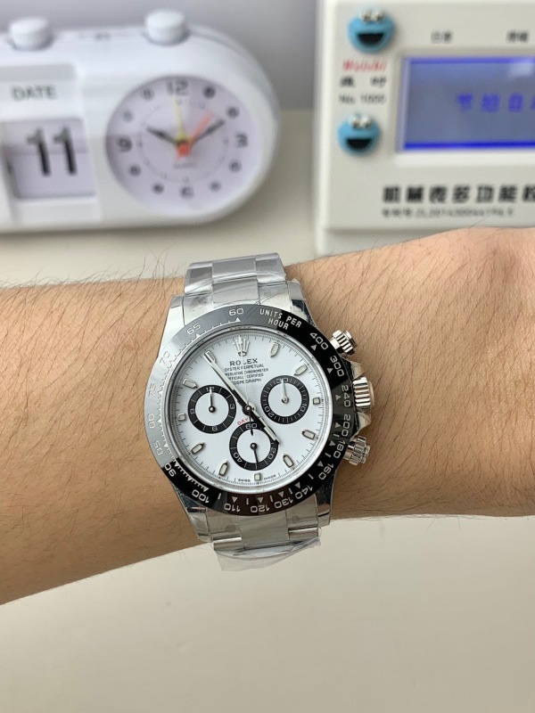 Watch0596