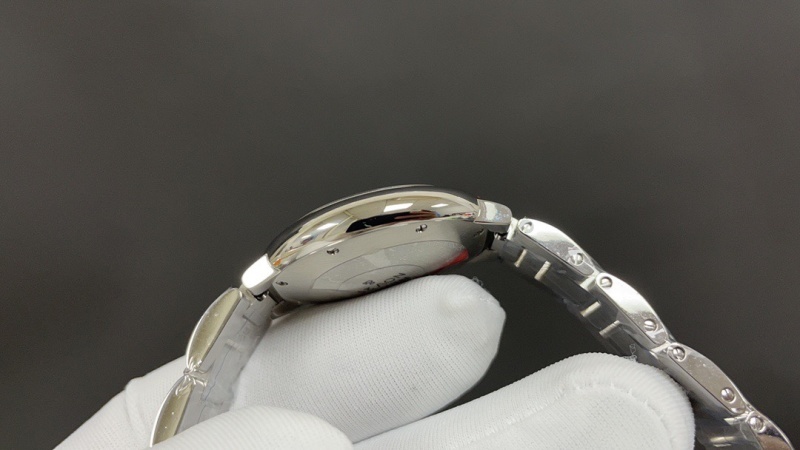 Watch0270