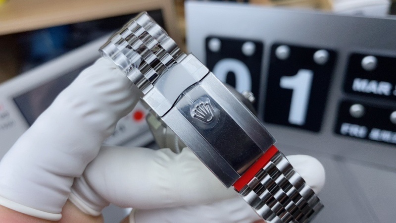 Watch0208