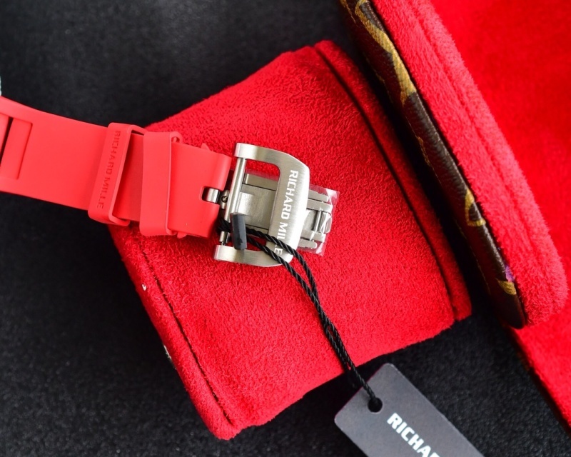 Watch0252