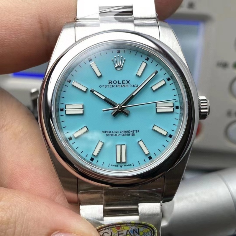 Watch0763