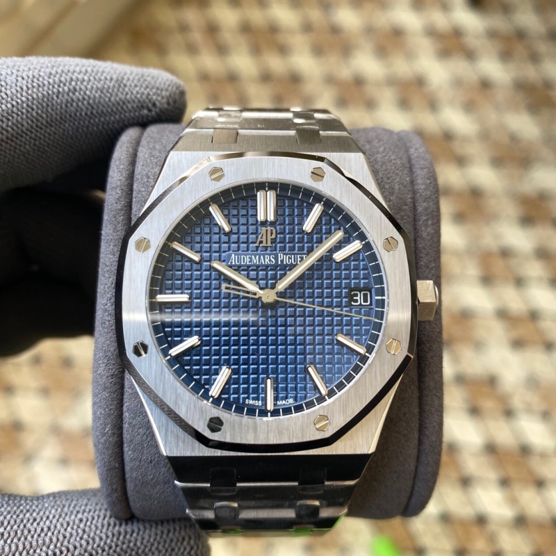 Watch0015