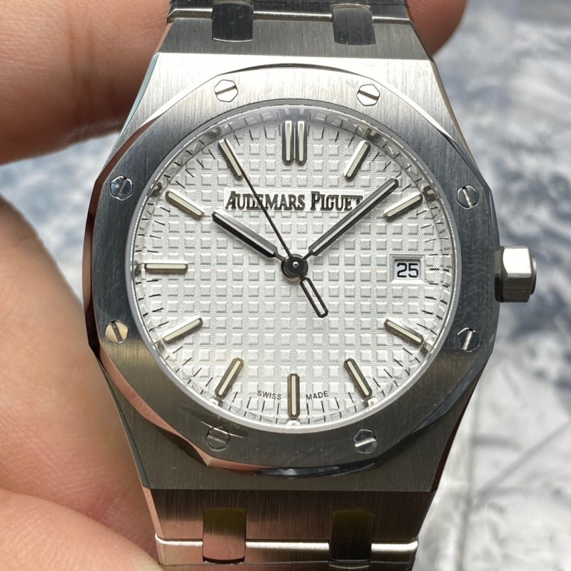 Watch0132