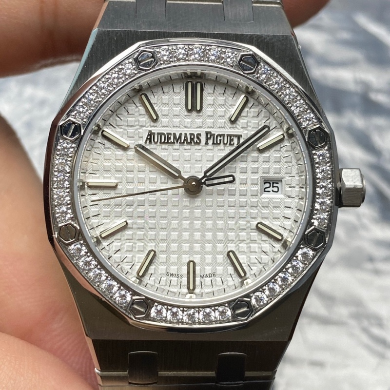 Watch0133