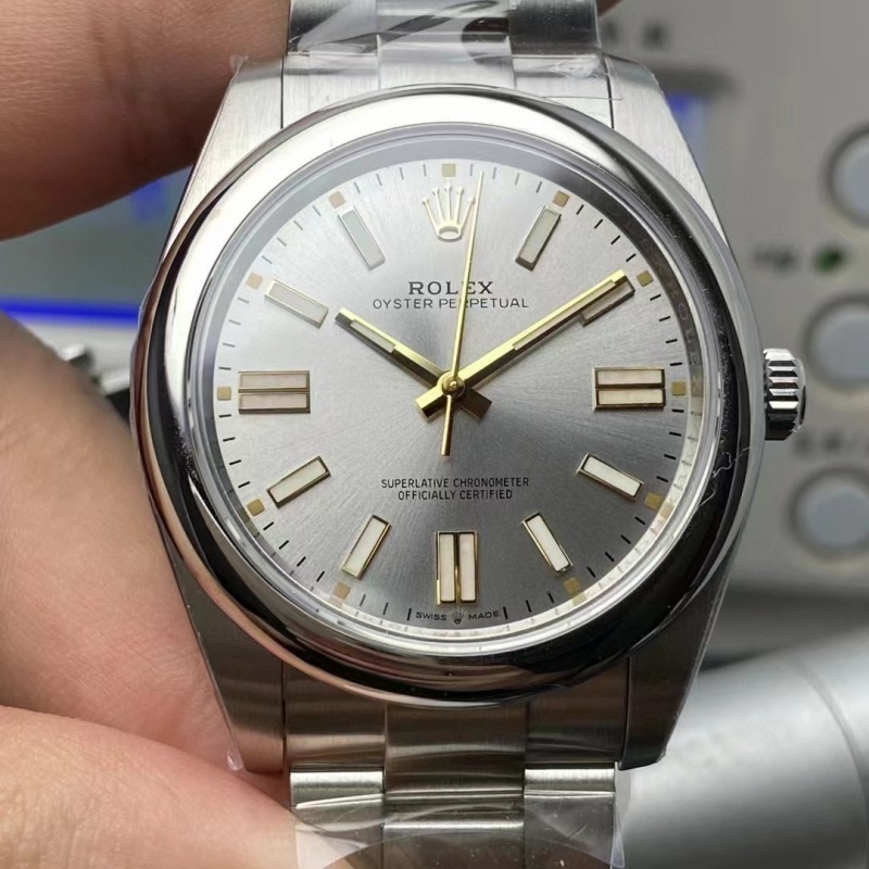 Watch0758