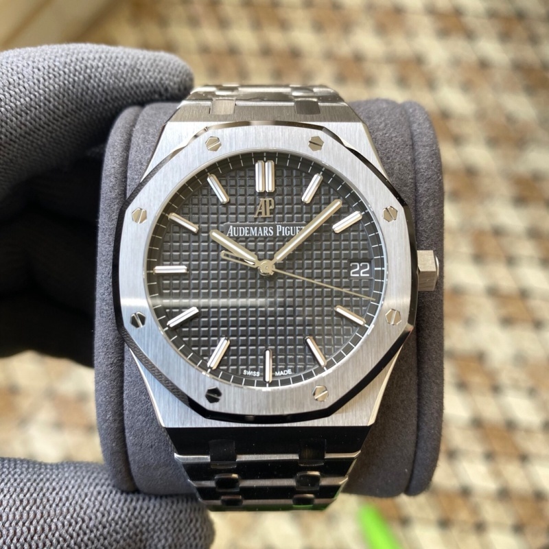 Watch0017