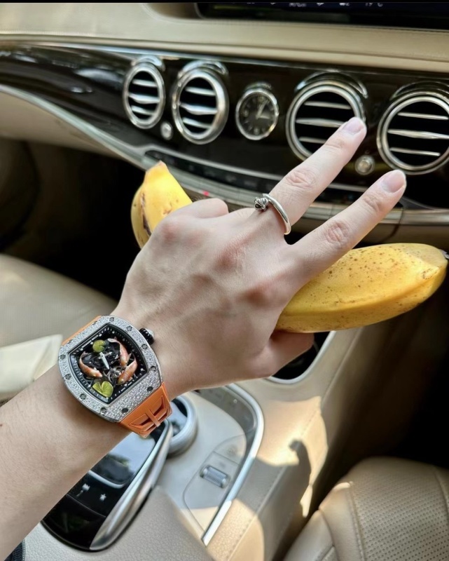 Watch0693