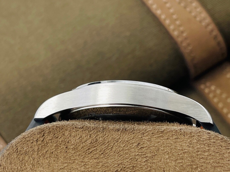 Watch0106