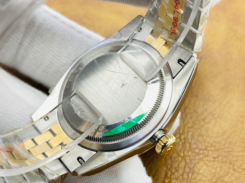 Watch0658