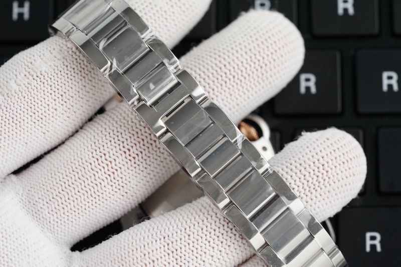 Watch0754